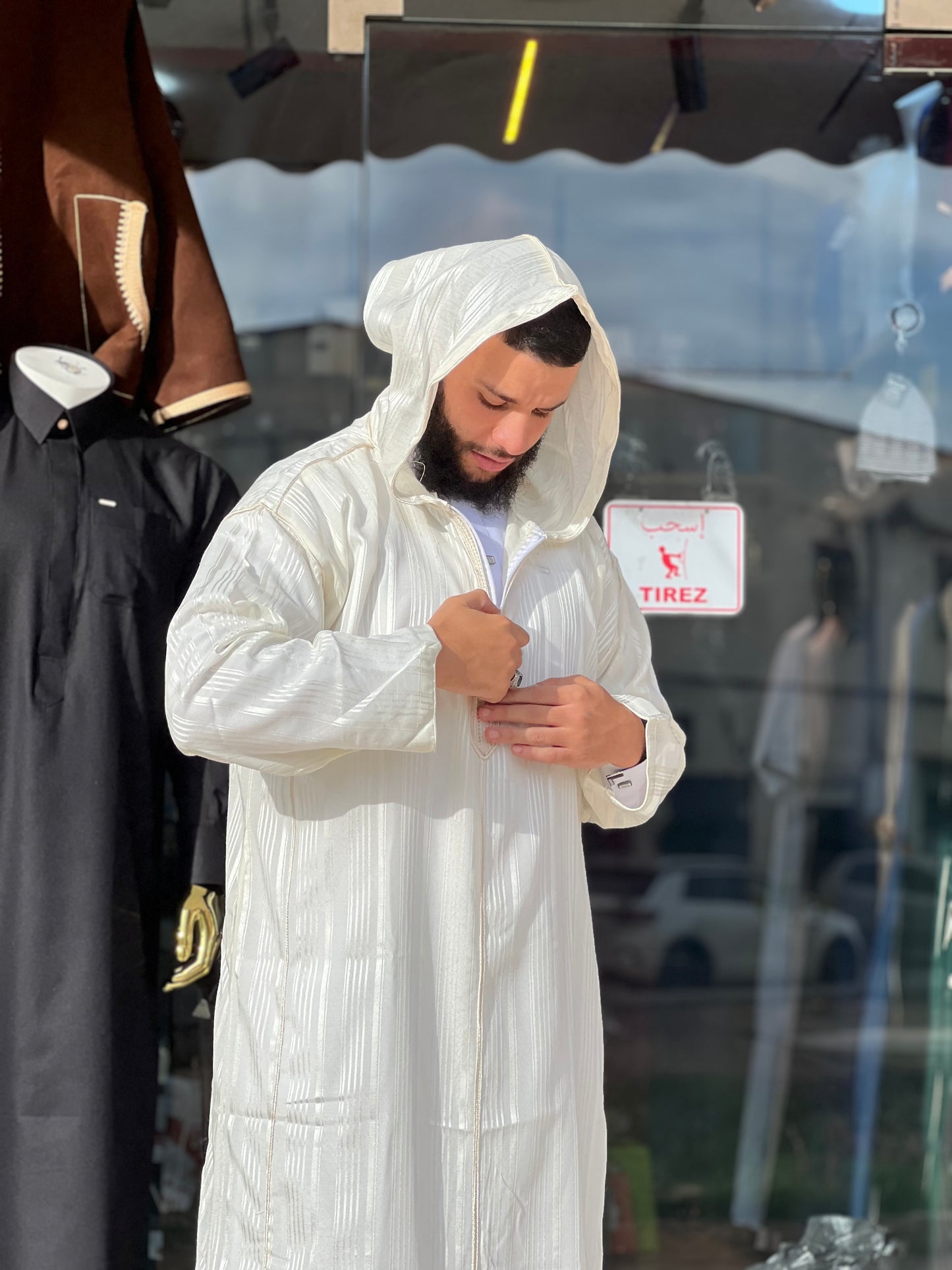 قشابية بيضاء