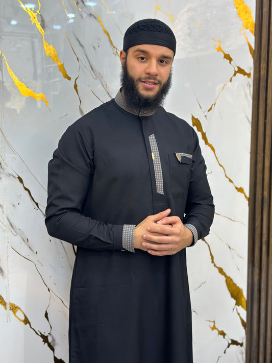 ثوب ادريس الأسود