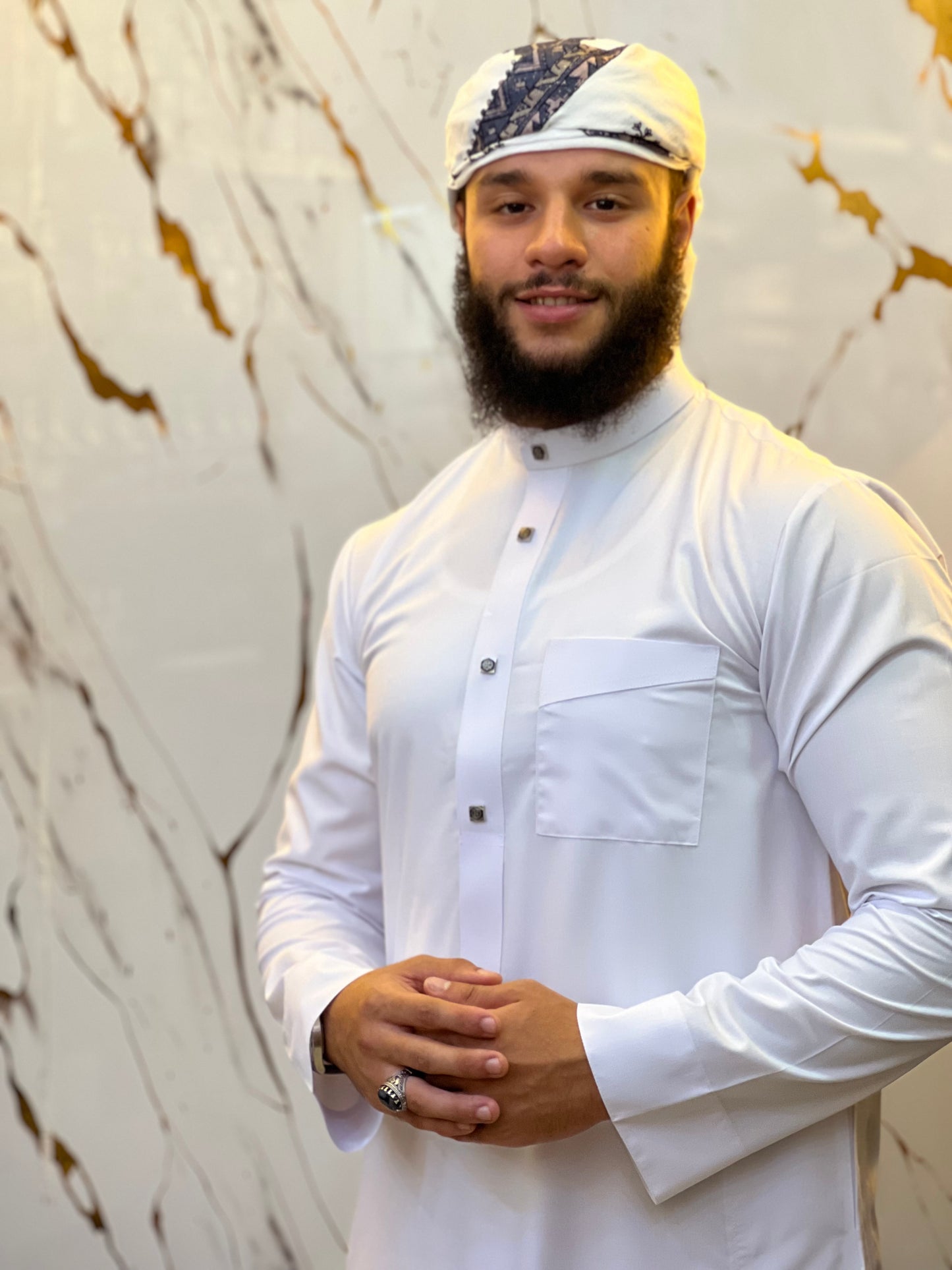 ثوب إدريس أبيض