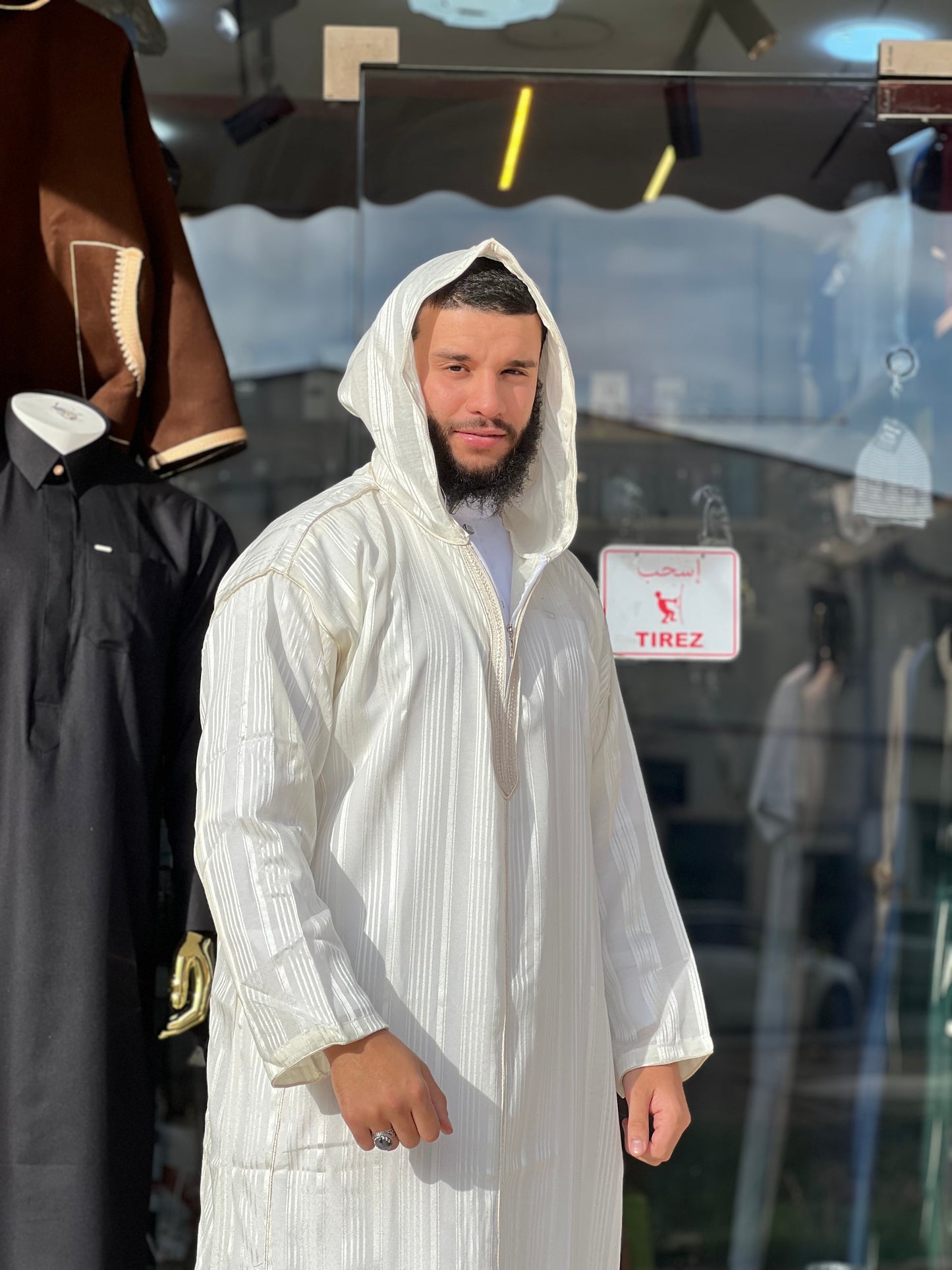 قشابية بيضاء